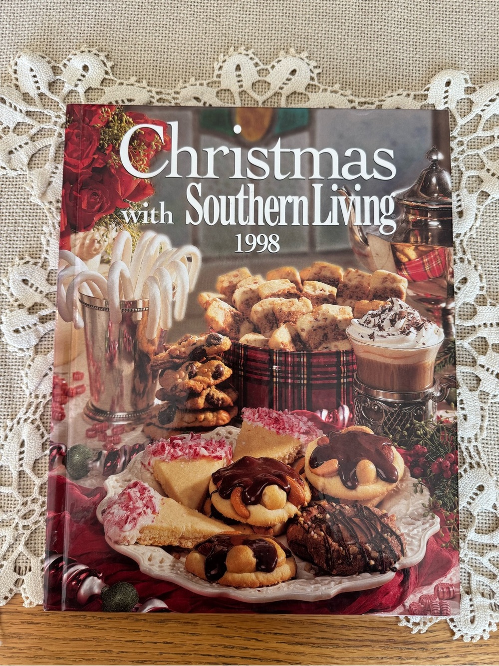 Christmas with Southern Living 1998 Vintage Cookbook Decorating Country Cottage